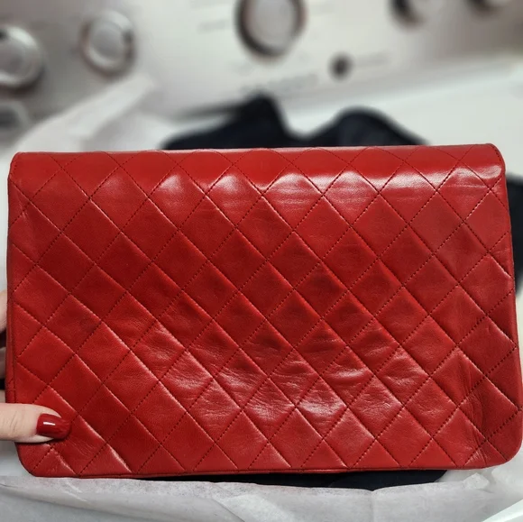 Authentic Chanel Red quilted Diana shoulder handbag - Picture 9 of 17